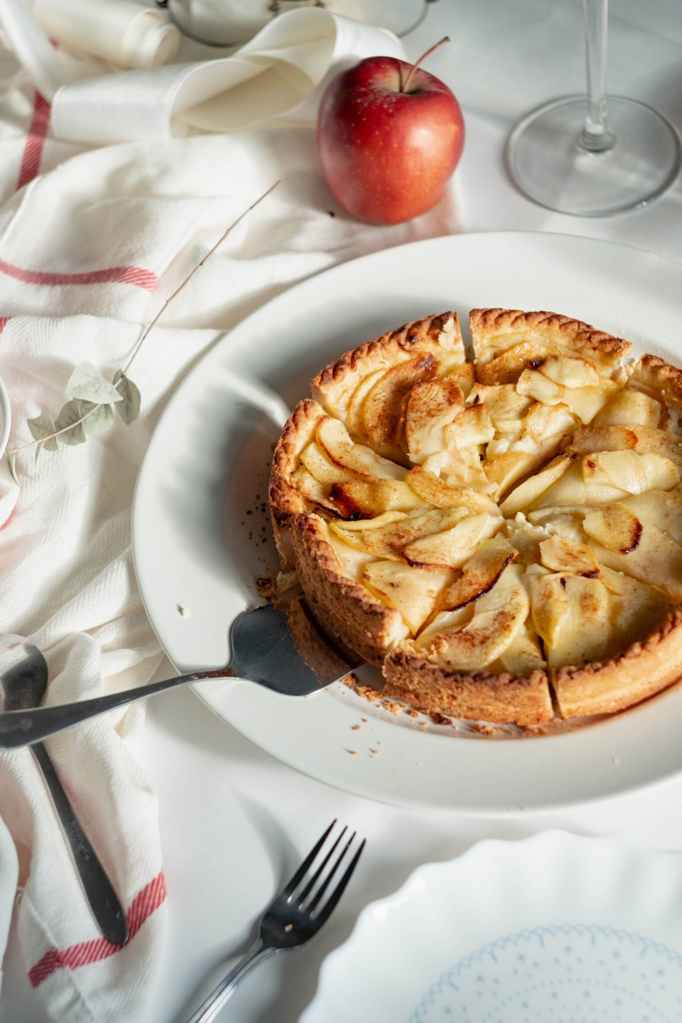 How To Make a Luscious Apple Pie - Cooking BeautifulLee